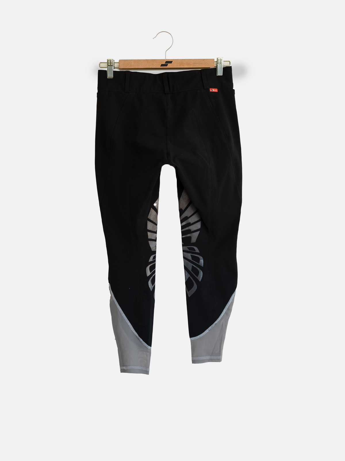 W60 Black: 28
