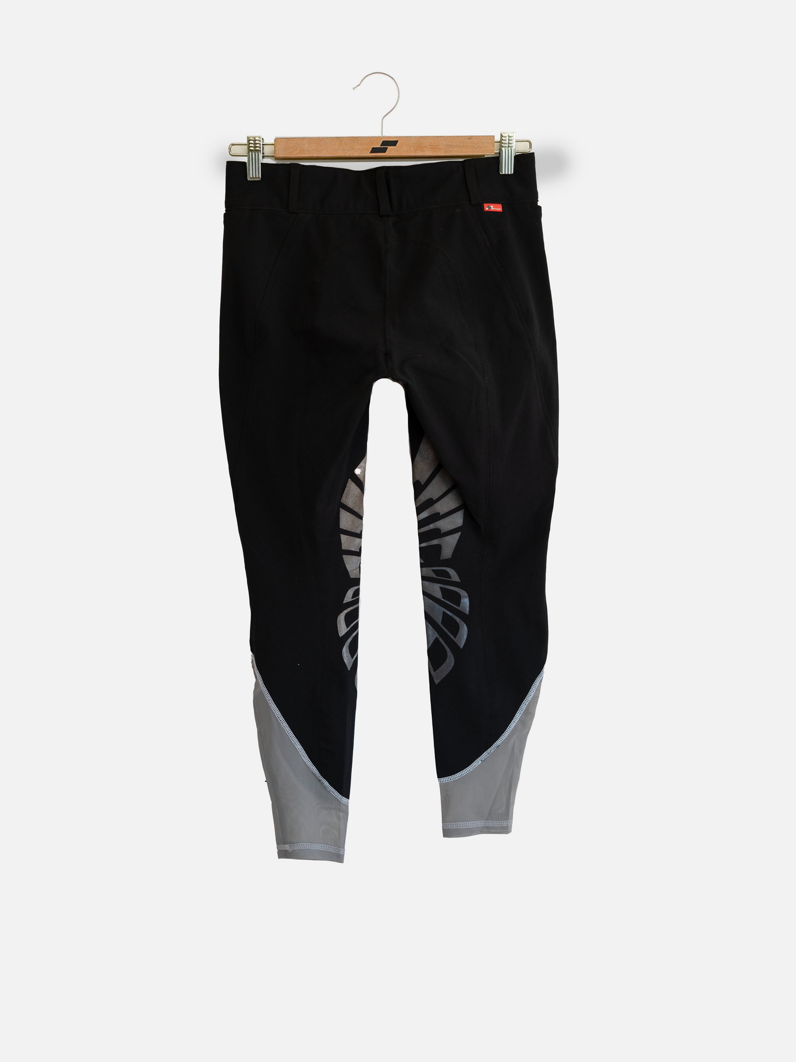 W60 Black: 28