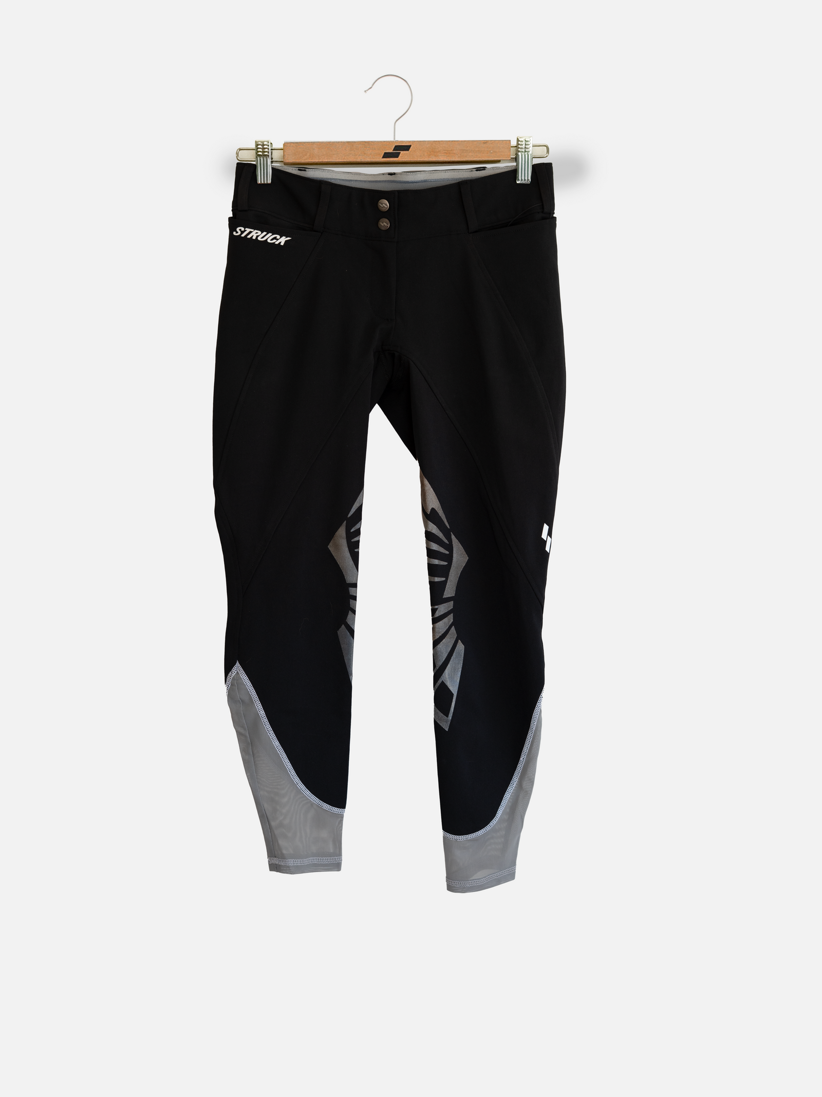 W60 Black: 28