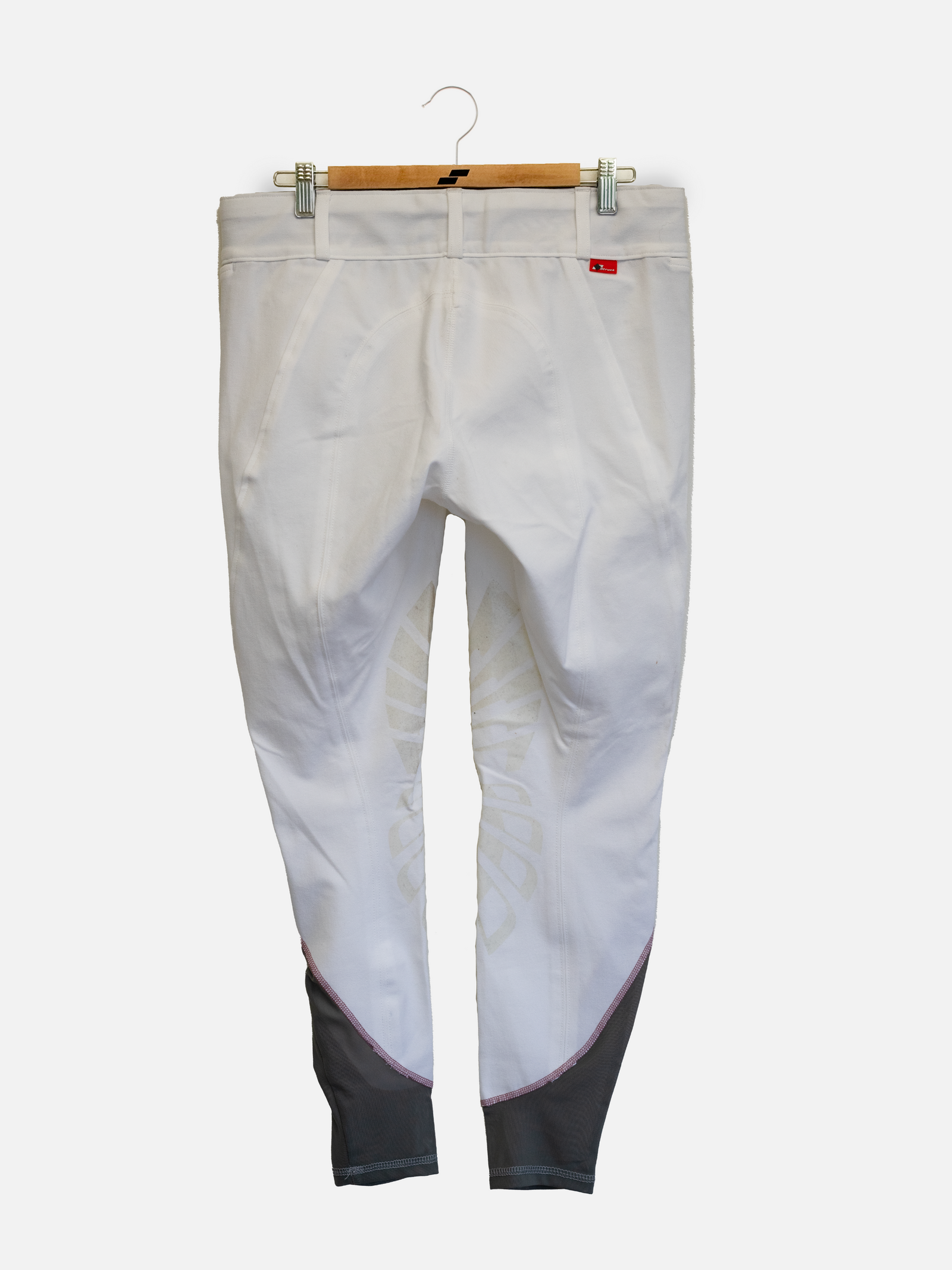 W60 White: 28