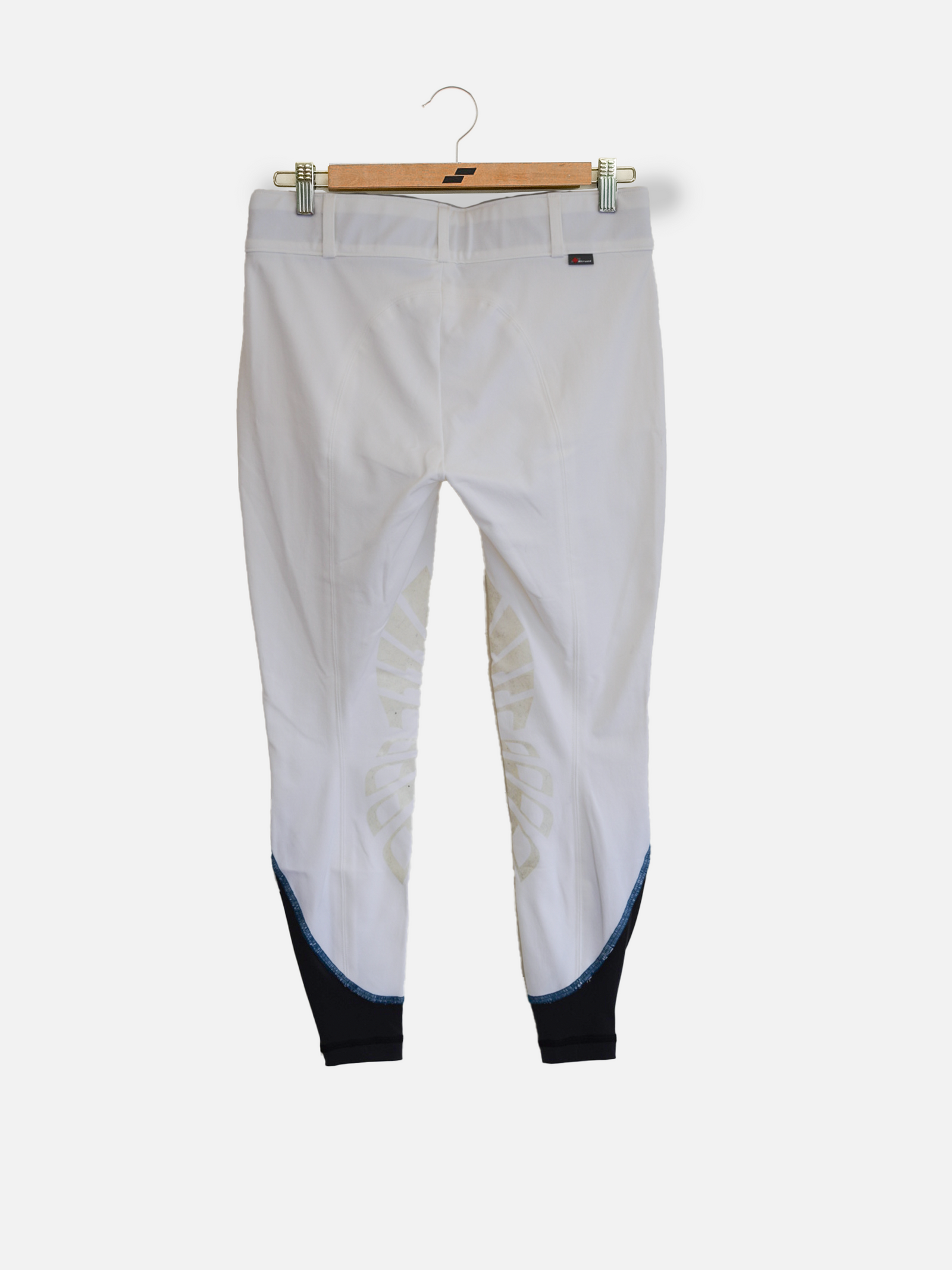 W50 White: 28